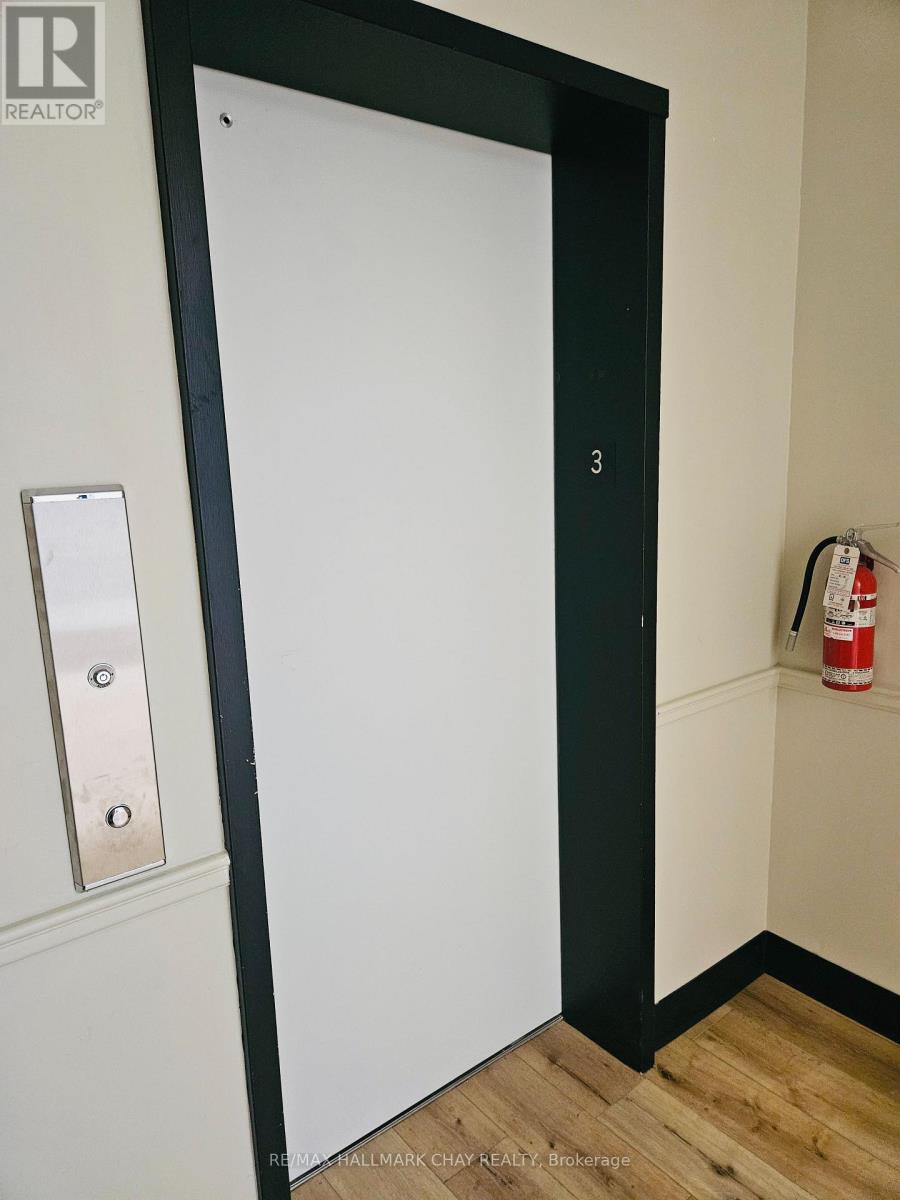 300 - 152 Bayfield Street, Barrie, Ontario  L4M 3B5 - Photo 6 - S12603626