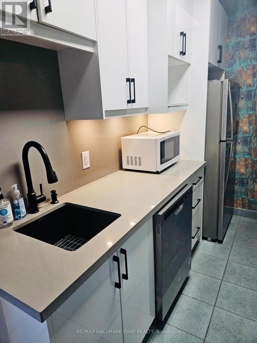 300 - 152 Bayfield Street, Barrie, Ontario  L4M 3B5 - Photo 9 - S12603626