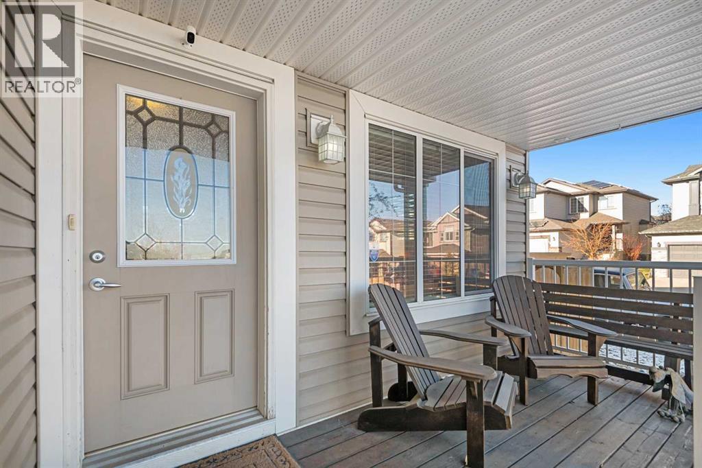 301 Westmount Court, Okotoks, Alberta  T1S 0B6 - Photo 3 - A2272275