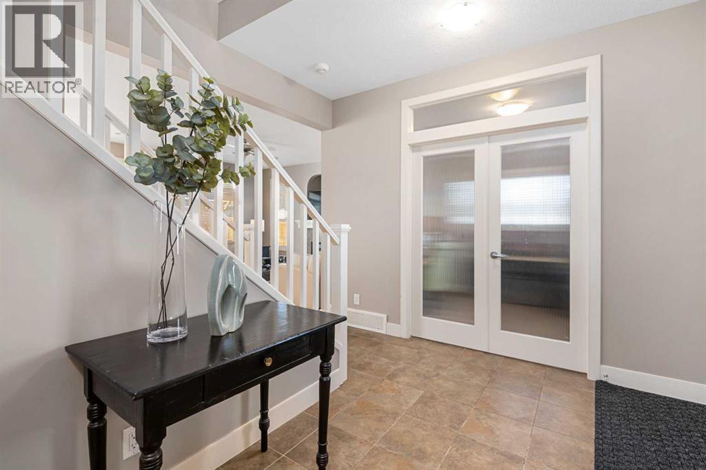 301 Westmount Court, Okotoks, Alberta  T1S 0B6 - Photo 6 - A2272275