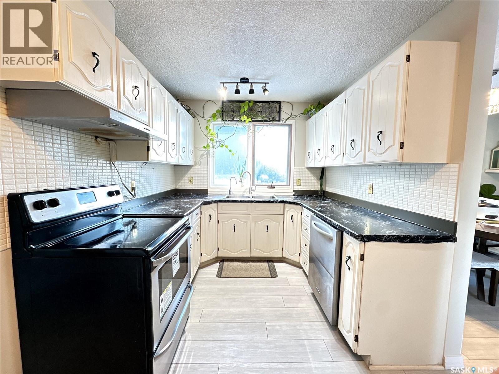 1015 Wyllie Crescent, Prince Albert, Saskatchewan  S6V 6L7 - Photo 13 - SK025240