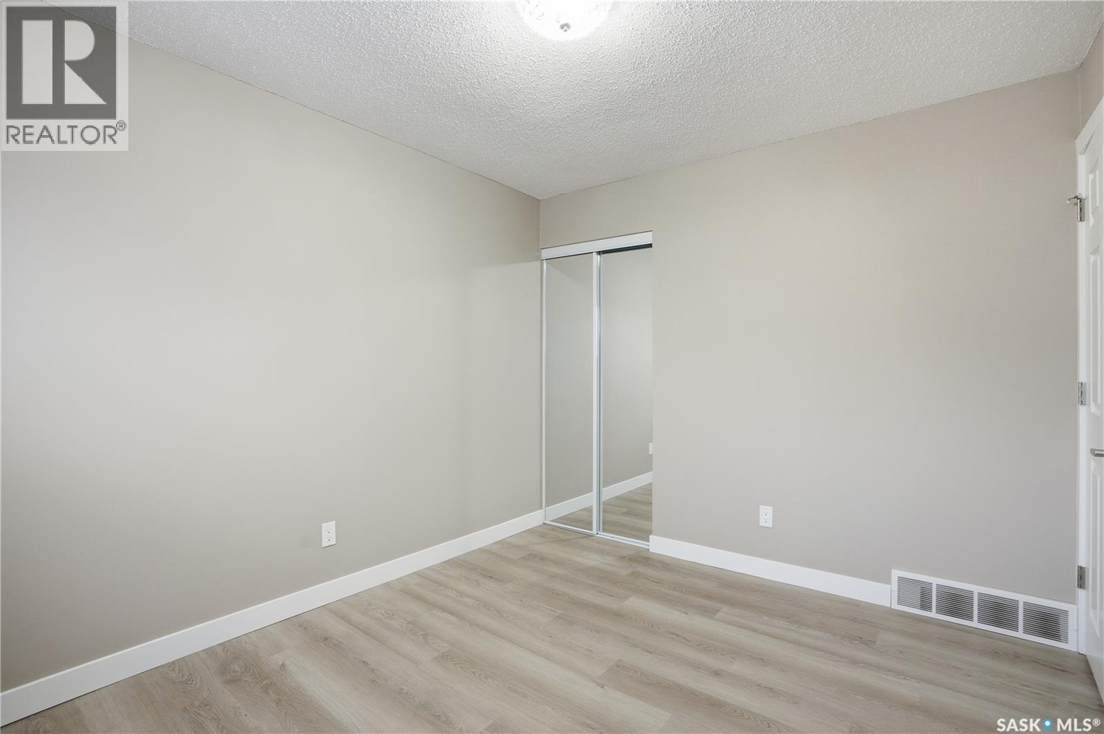 869 Macklem Drive, Saskatoon, Saskatchewan  S7L 4K1 - Photo 15 - SK025198