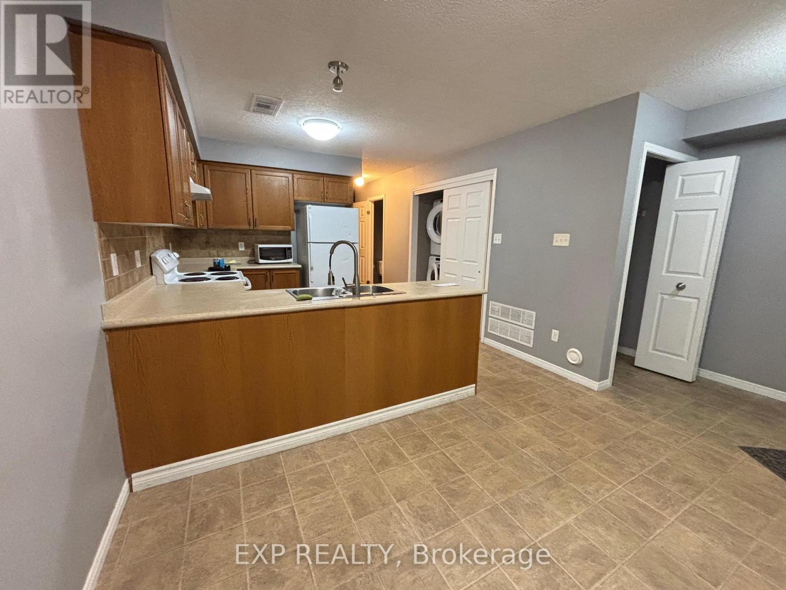 12a - 50 Howe Drive, Kitchener, Ontario  N2E 0A3 - Photo 3 - X12603544