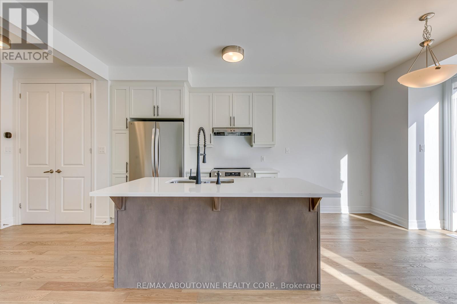 1232 Wheat Boom Drive, Oakville, Ontario L6H 7Y3 - Photo 11 - W12500514