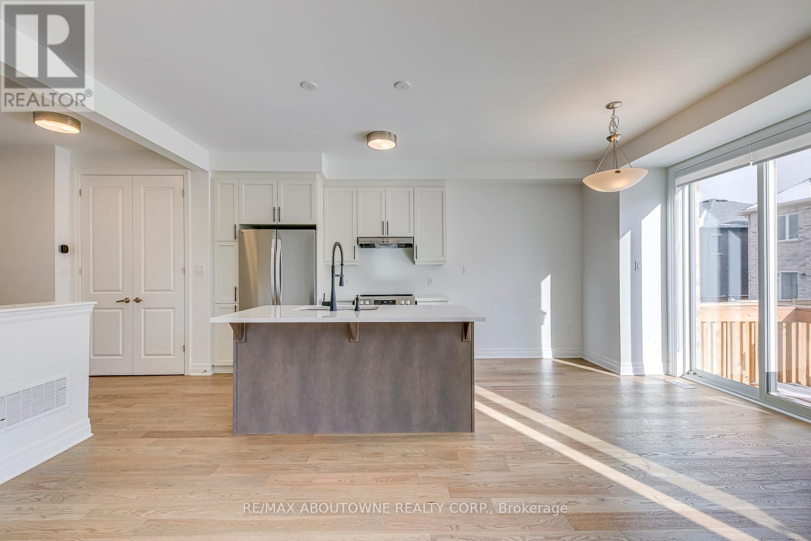 1232 Wheat Boom Drive, Oakville, Ontario L6H 7Y3 - Photo 10 - W12500514