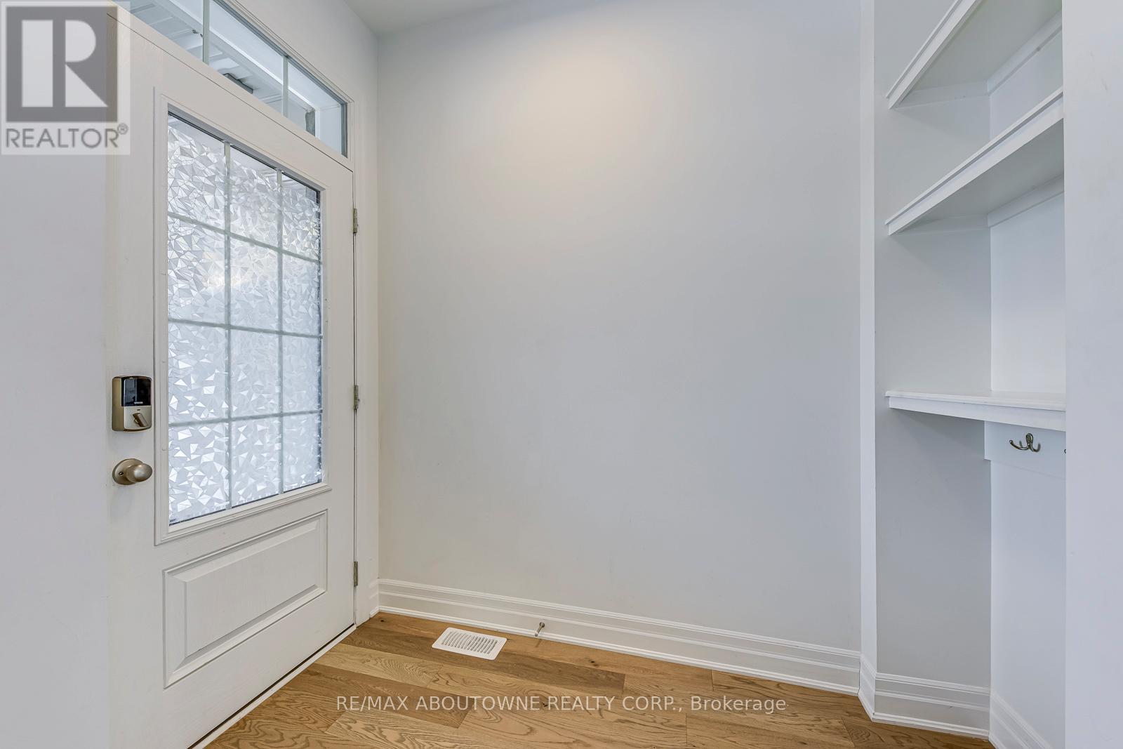 1232 Wheat Boom Drive, Oakville, Ontario L6H 7Y3 - Photo 4 - W12500514