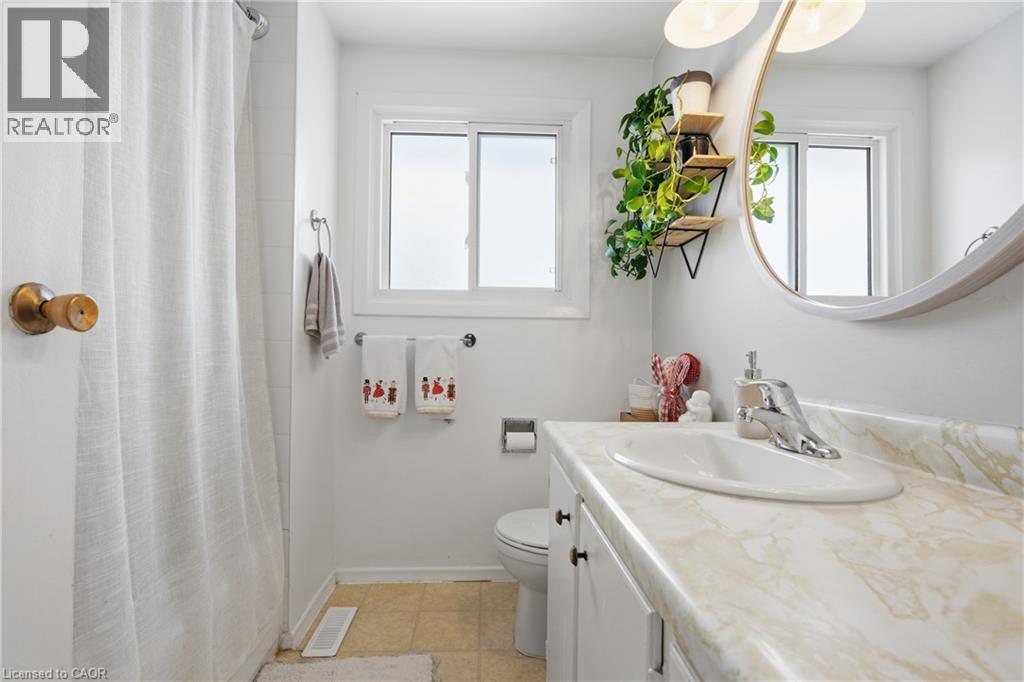 45b Karen Walk, Waterloo, Ontario  N2L 5X1 - Photo 17 - 40790992