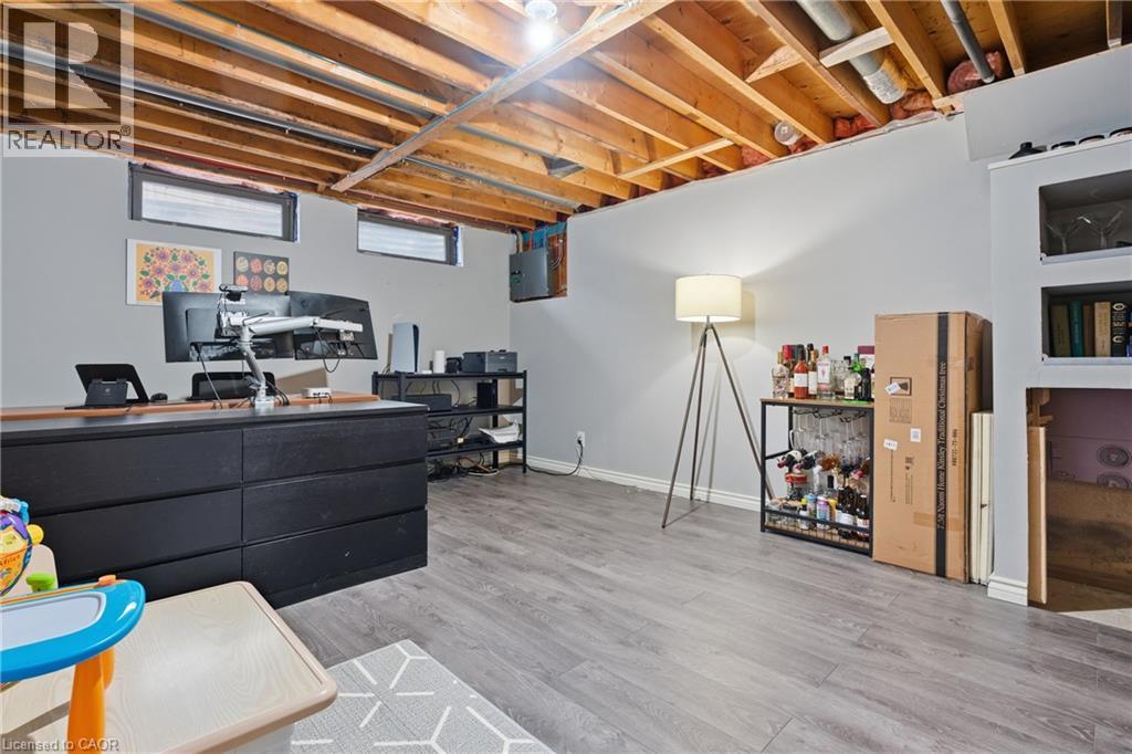 45b Karen Walk, Waterloo, Ontario  N2L 5X1 - Photo 23 - 40790992