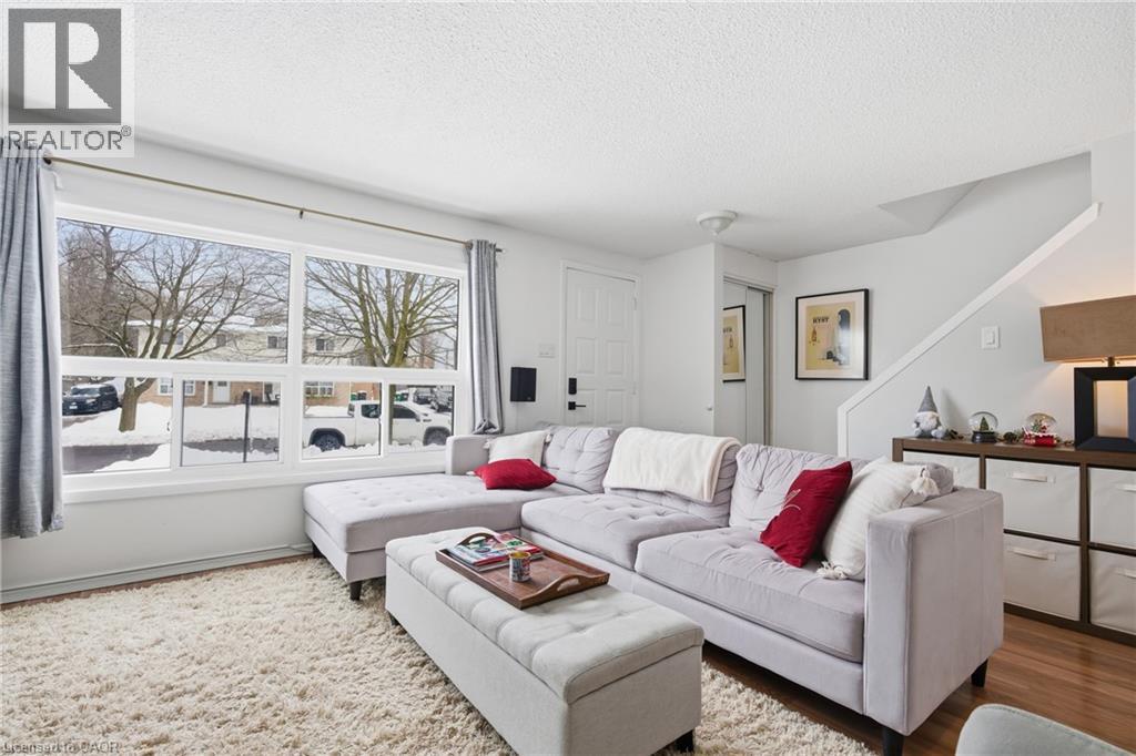 45b Karen Walk, Waterloo, Ontario  N2L 5X1 - Photo 3 - 40790992