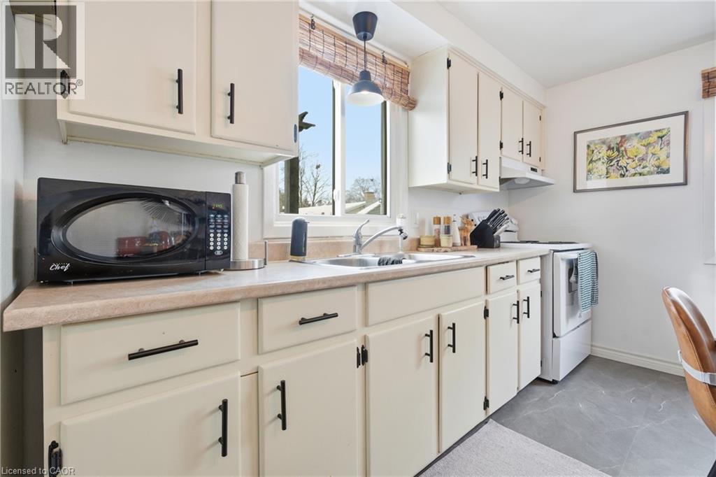 45b Karen Walk, Waterloo, Ontario  N2L 5X1 - Photo 8 - 40790992