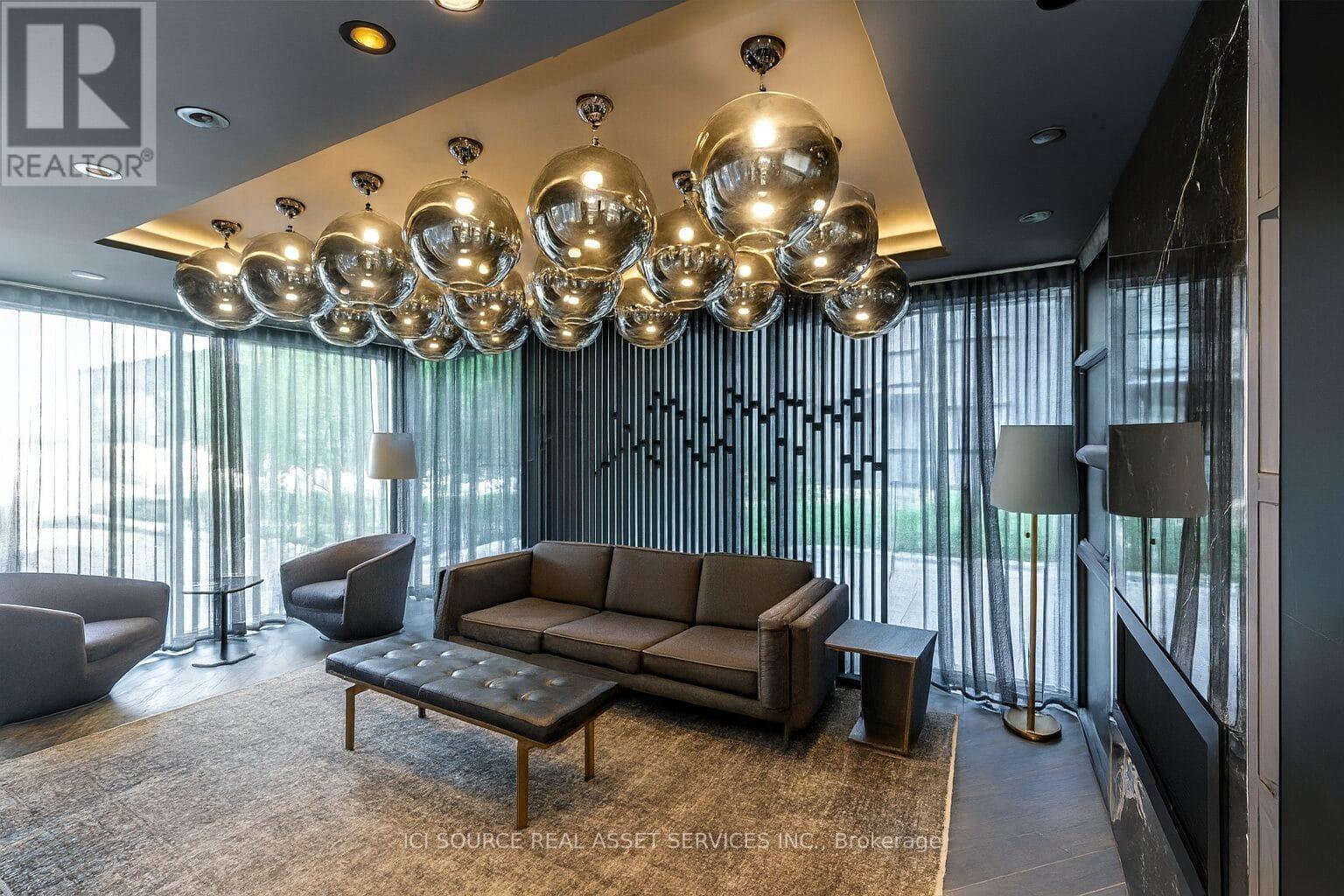 104 - 210 Sabina Drive, Oakville, Ontario  L6H 7C3 - Photo 2 - W12603634