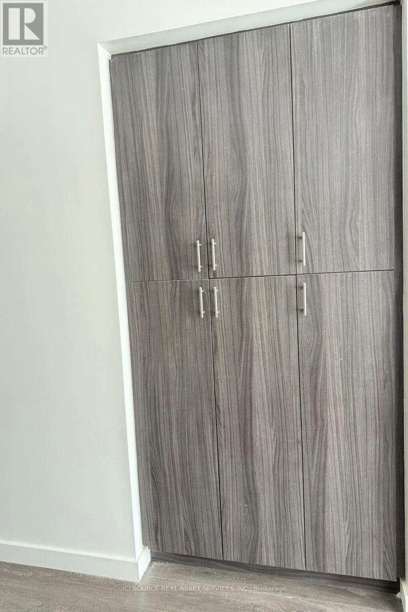 104 - 210 Sabina Drive, Oakville, Ontario  L6H 7C3 - Photo 6 - W12603634