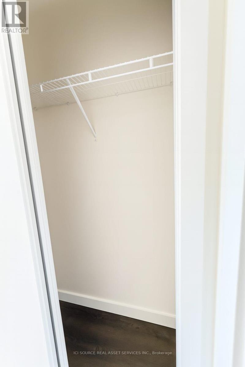 104 - 210 Sabina Drive, Oakville, Ontario  L6H 7C3 - Photo 8 - W12603634