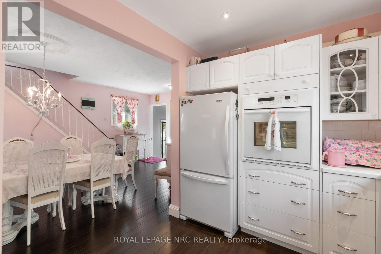 11 Cleveland Street, Thorold, Ontario  L2V 3K3 - Photo 1 - X12603694