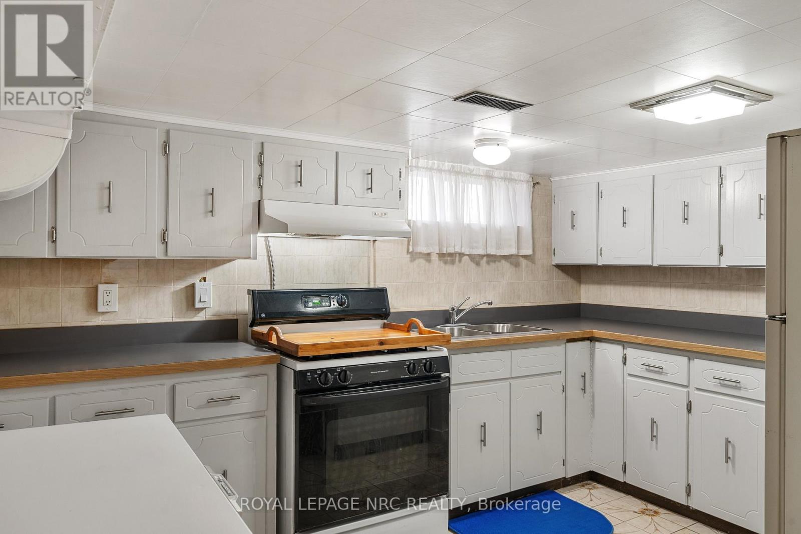 11 Cleveland Street, Thorold, Ontario  L2V 3K3 - Photo 14 - X12603694