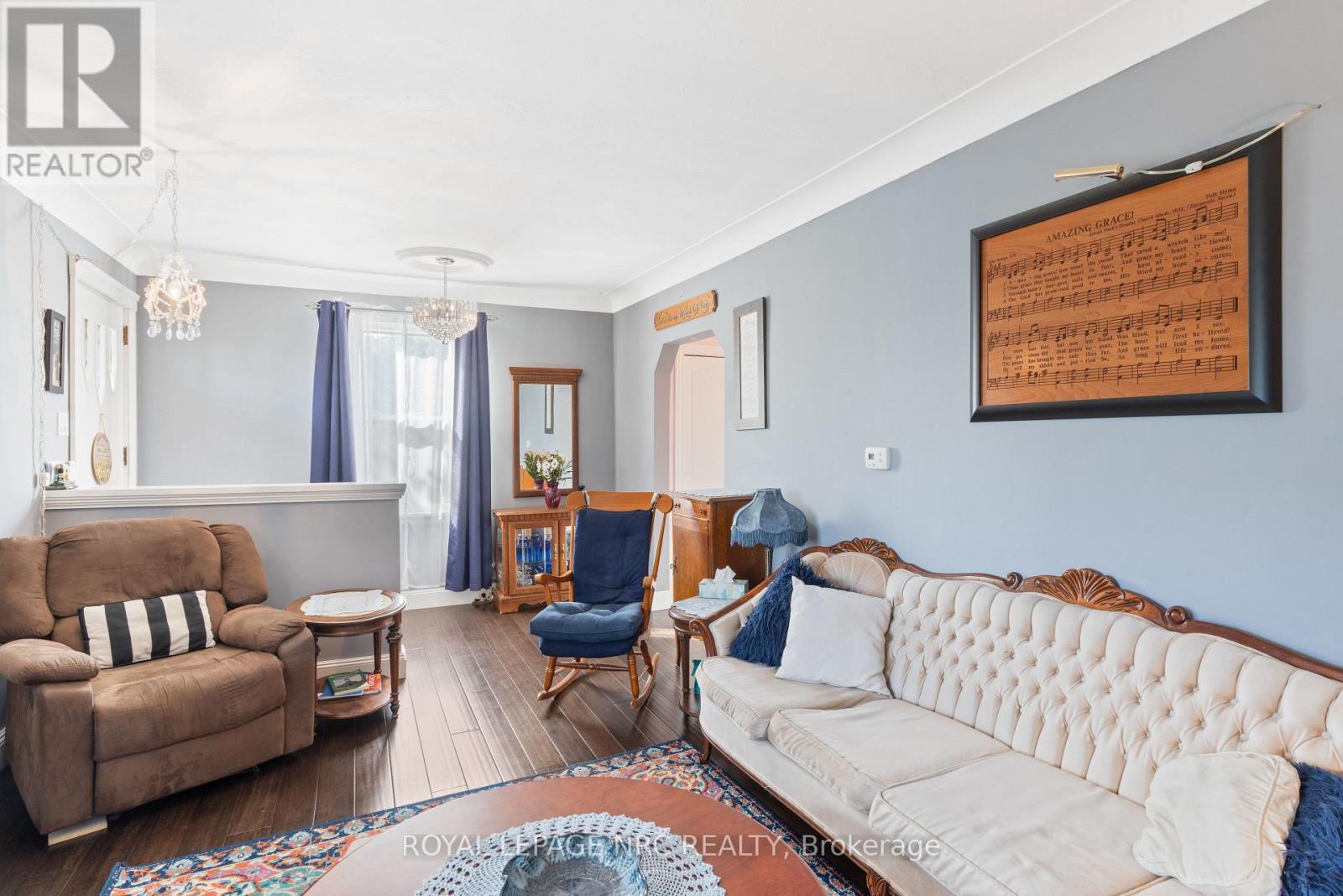 11 Cleveland Street, Thorold, Ontario  L2V 3K3 - Photo 3 - X12603694