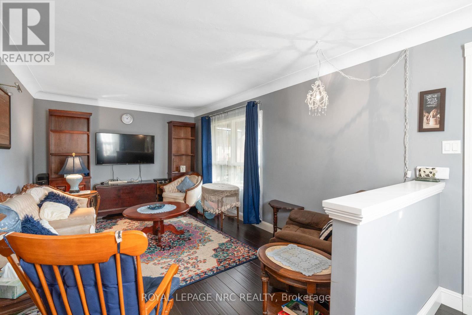 11 Cleveland Street, Thorold, Ontario  L2V 3K3 - Photo 4 - X12603694