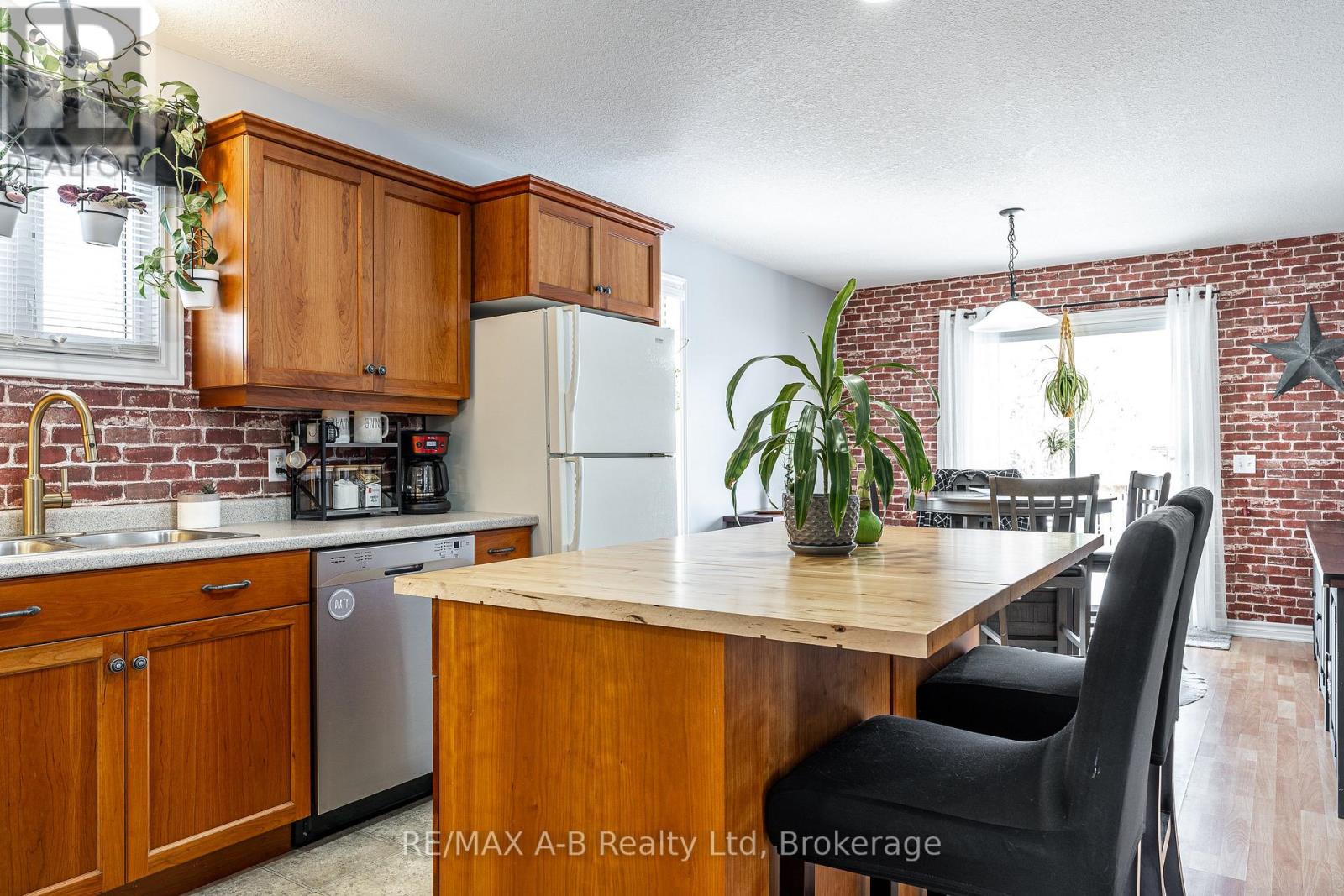 56 Trailside Court, St. Marys, Ontario  N4X 1E6 - Photo 12 - X12603672