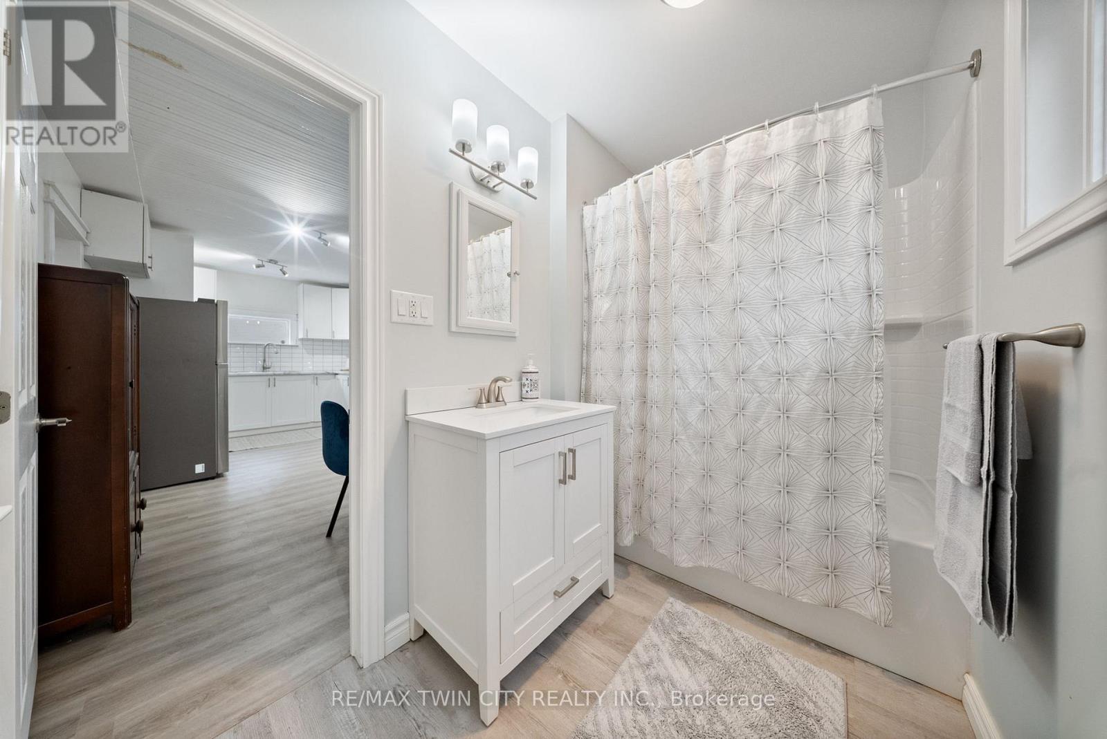 68 Oak Street, Brantford, Ontario  N3T 2B1 - Photo 14 - X12600438