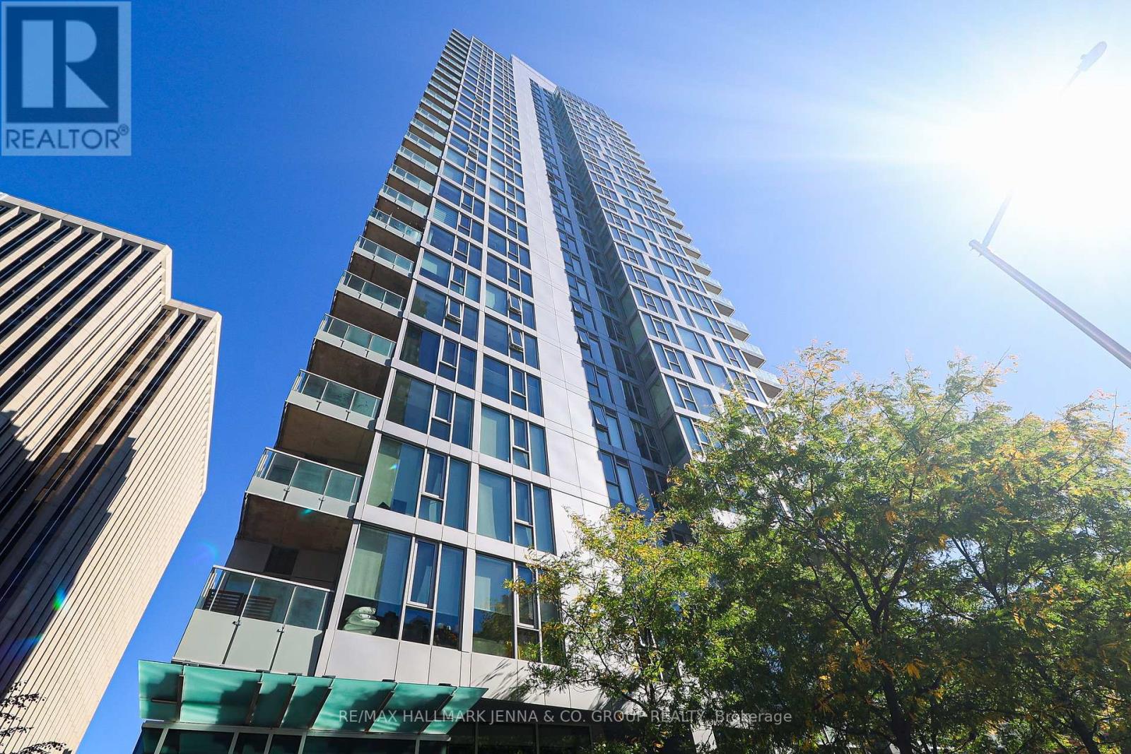 1809 - 179 Metcalfe Street, Ottawa, Ontario  K2P 1P7 - Photo 2 - X12603708