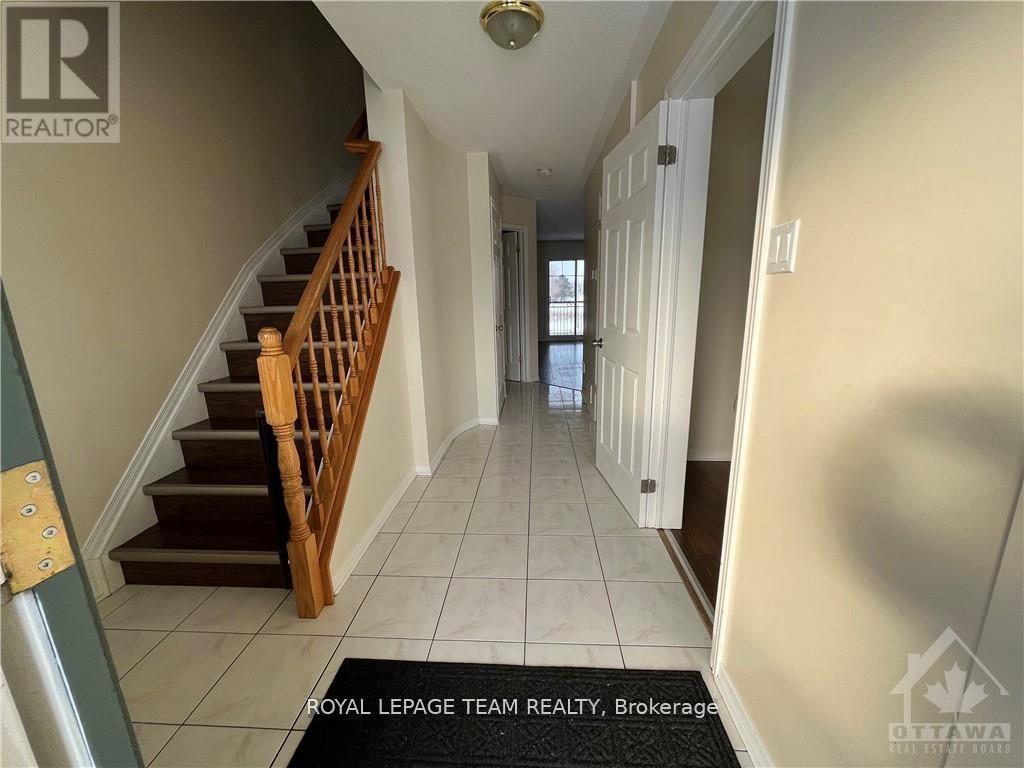 39 Thornbury Crescent, Ottawa, Ontario  K2G 6C5 - Photo 2 - X12603732