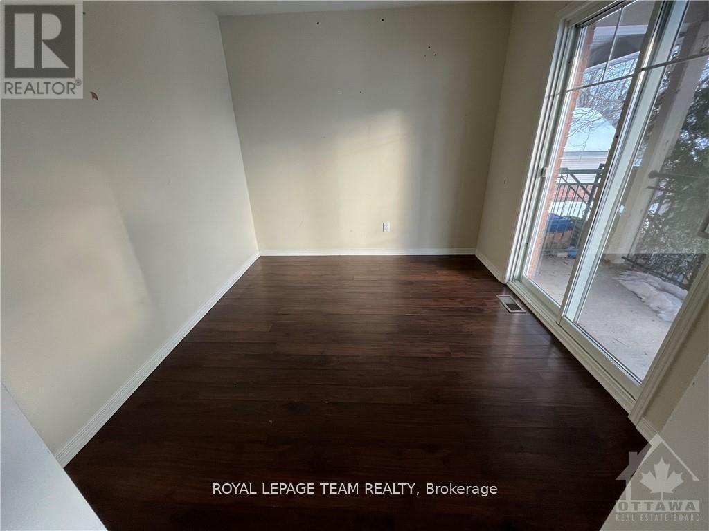 39 Thornbury Crescent, Ottawa, Ontario  K2G 6C5 - Photo 4 - X12603732