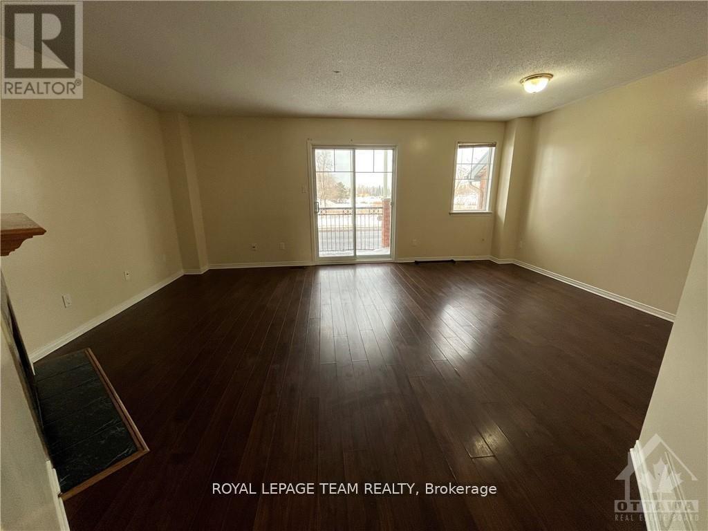 39 Thornbury Crescent, Ottawa, Ontario  K2G 6C5 - Photo 8 - X12603732