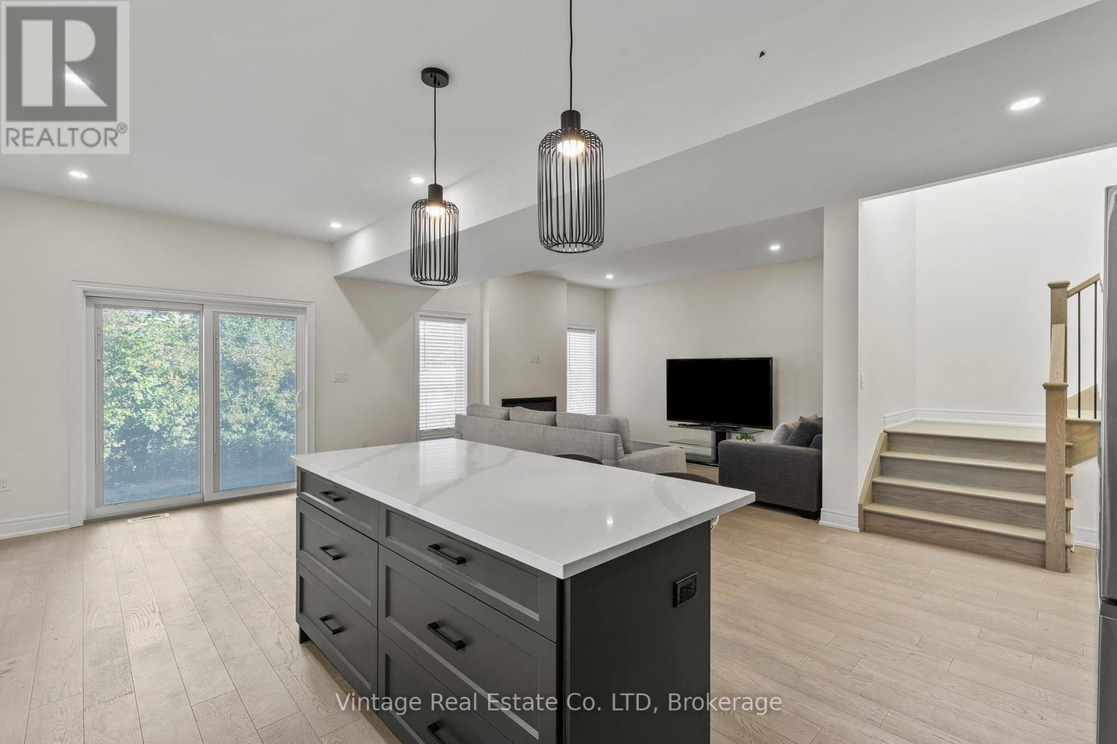 181 Hodgkins Avenue, Thorold, Ontario  L2V 0M6 - Photo 10 - X12603760