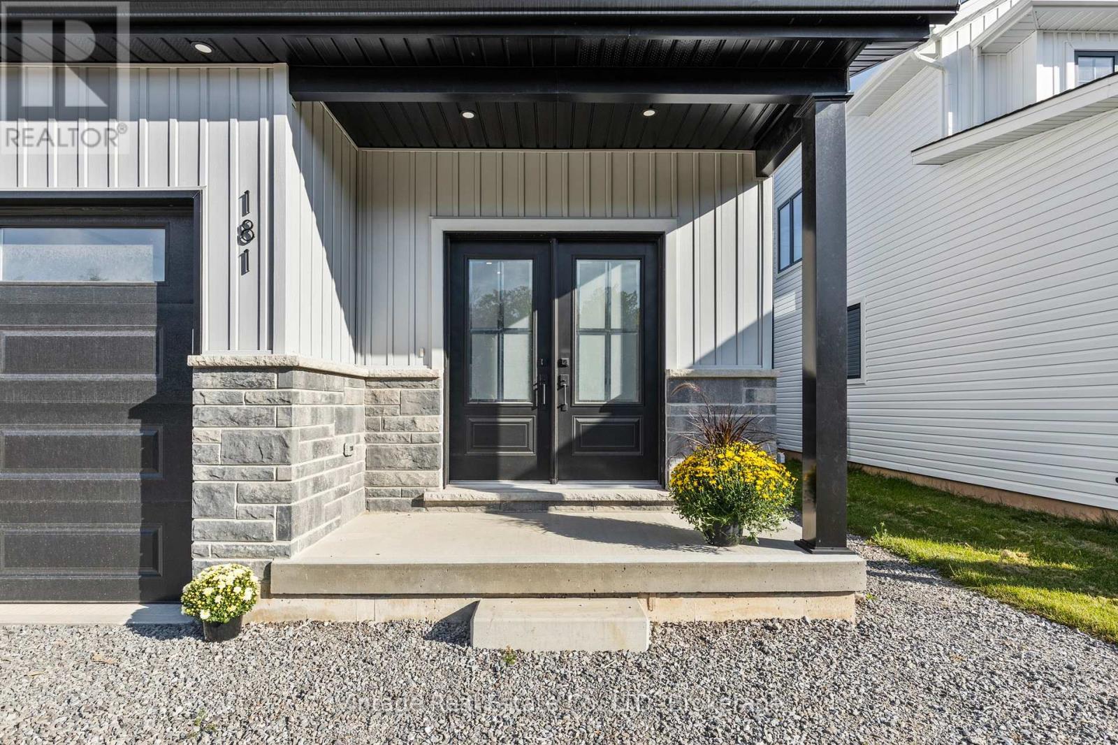 181 Hodgkins Avenue, Thorold, Ontario  L2V 0M6 - Photo 2 - X12603760