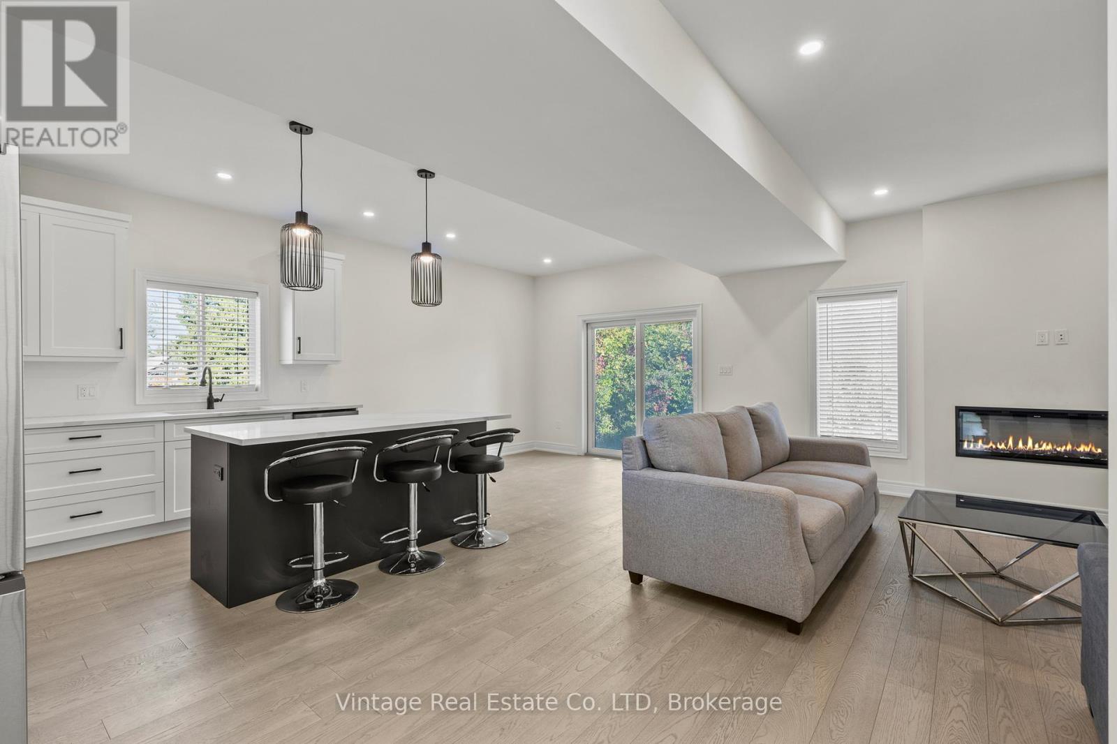 181 Hodgkins Avenue, Thorold, Ontario  L2V 0M6 - Photo 3 - X12603760