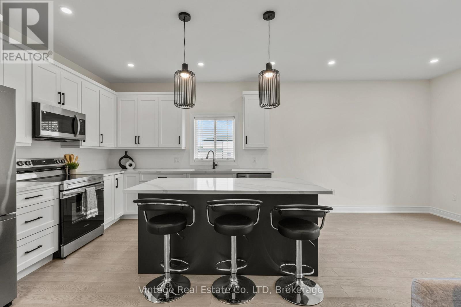 181 Hodgkins Avenue, Thorold, Ontario  L2V 0M6 - Photo 6 - X12603760