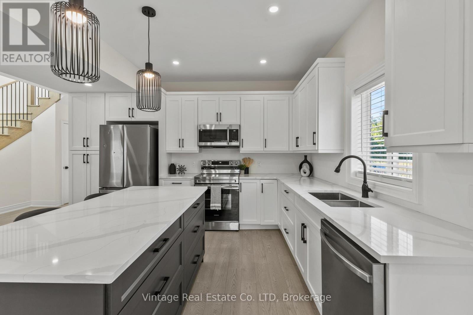 181 Hodgkins Avenue, Thorold, Ontario  L2V 0M6 - Photo 8 - X12603760