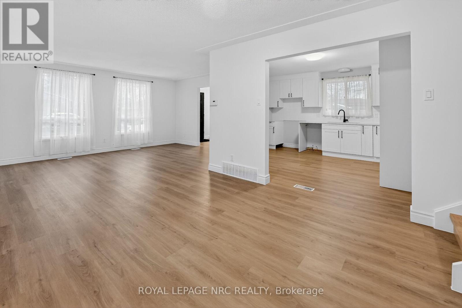 1 Rainbow Drive, St. Catharines (Bunting/linwell), Ontario  L2M 7A2 - Photo 3 - X12603762