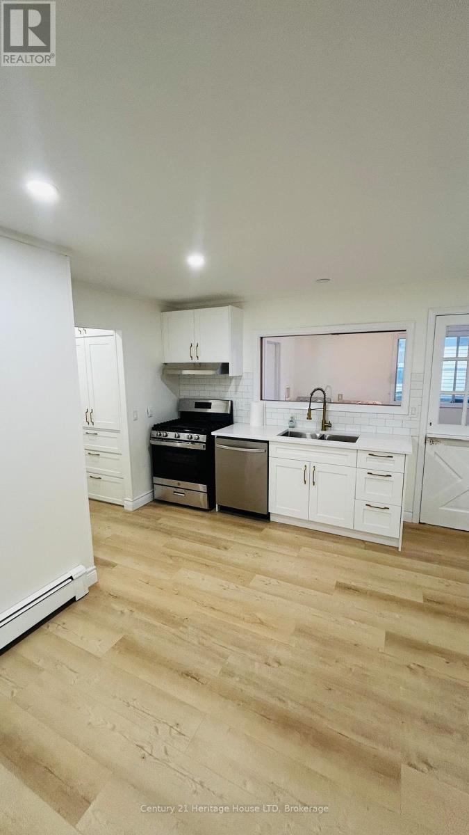 500 Lakeshore Road, Fort Erie (Lakeshore), Ontario  L2A 1B5 - Photo 6 - X12603774