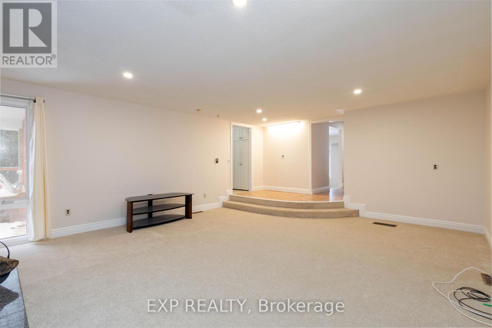 26 Joel Avenue, Georgina, Ontario  L0E 1S0 - Photo 11 - N12603734