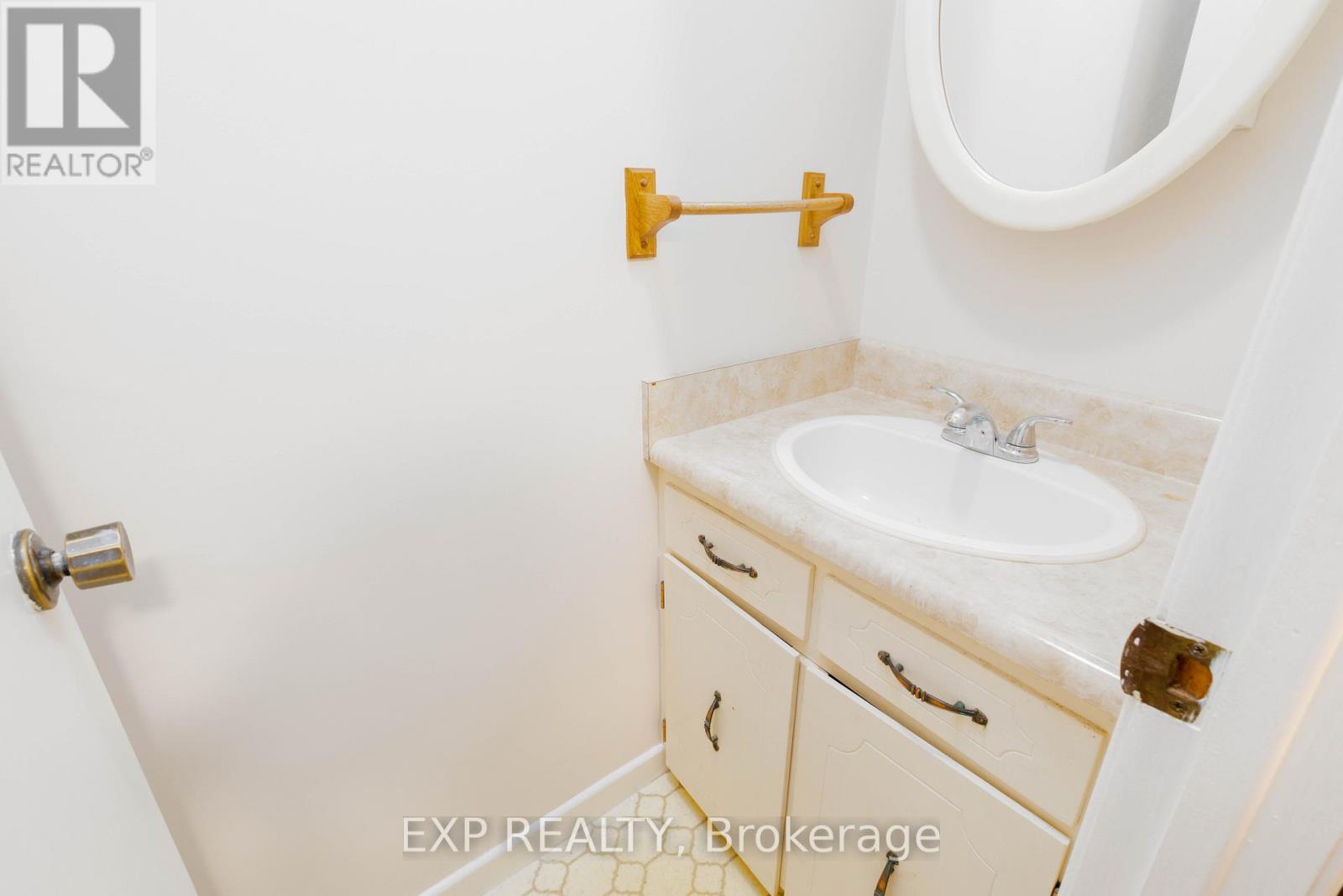 26 Joel Avenue, Georgina, Ontario  L0E 1S0 - Photo 13 - N12603734