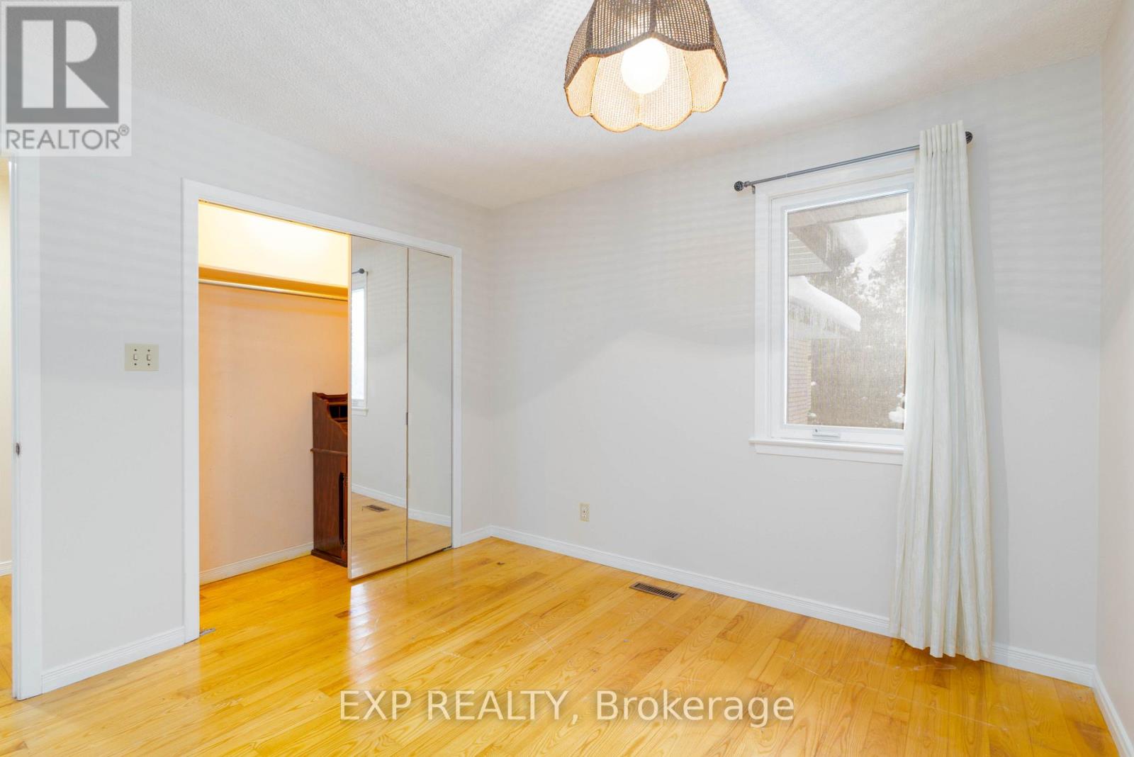 26 Joel Avenue, Georgina, Ontario  L0E 1S0 - Photo 17 - N12603734