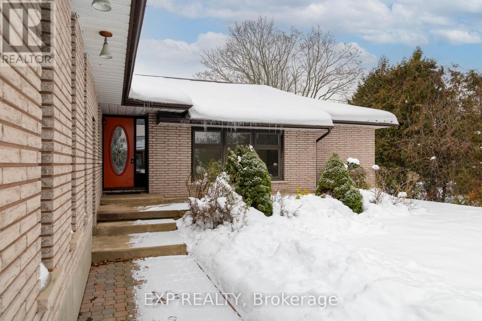 26 Joel Avenue, Georgina, Ontario  L0E 1S0 - Photo 2 - N12603734