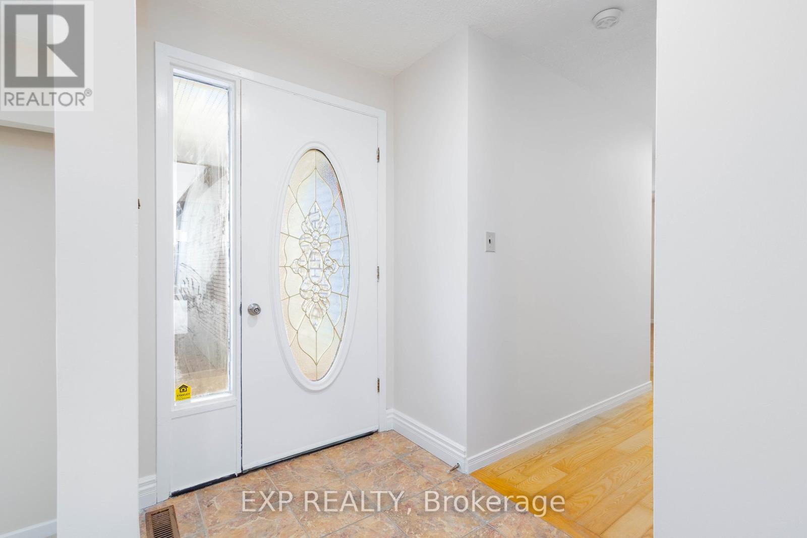 26 Joel Avenue, Georgina, Ontario  L0E 1S0 - Photo 3 - N12603734