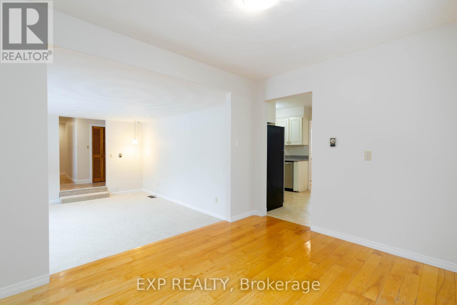 26 Joel Avenue, Georgina, Ontario  L0E 1S0 - Photo 6 - N12603734