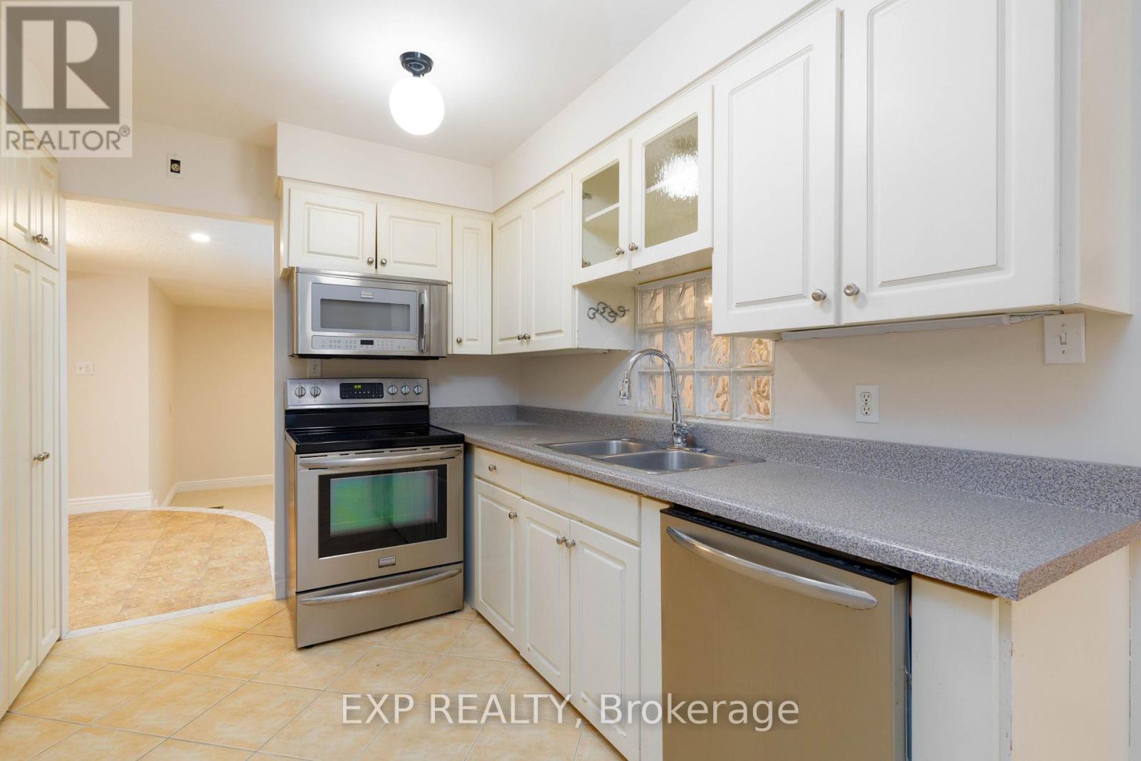 26 Joel Avenue, Georgina, Ontario  L0E 1S0 - Photo 8 - N12603734