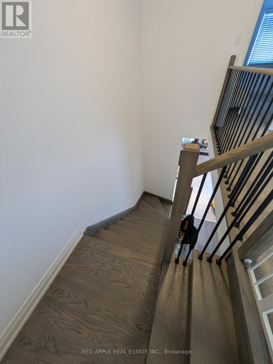 88 Fairlane Avenue N, Barrie, Ontario  L9J 0M9 - Photo 5 - S12603768