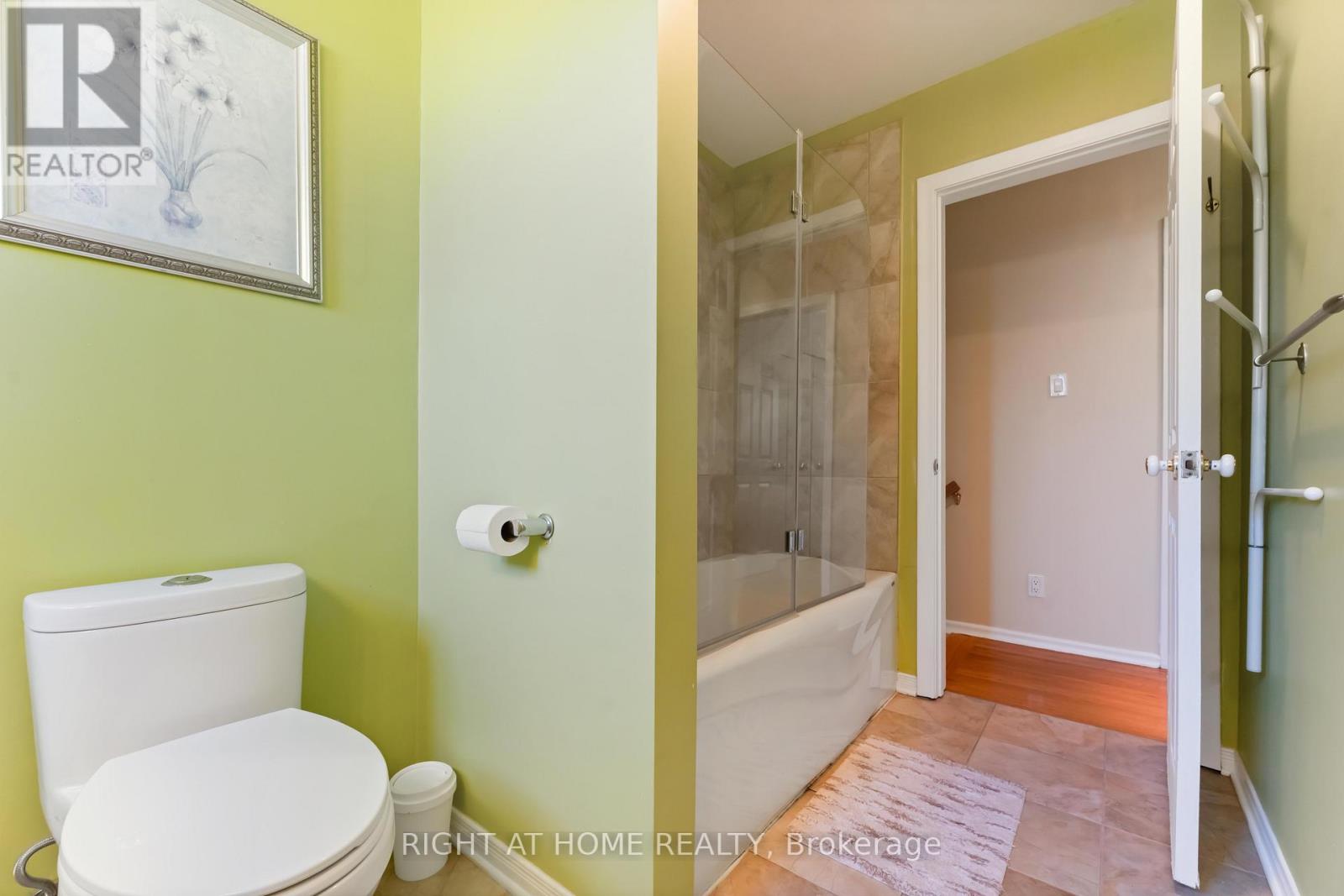 2221 Circle Place, Ottawa, Ontario  K1G 3E2 - Photo 13 - X12418193