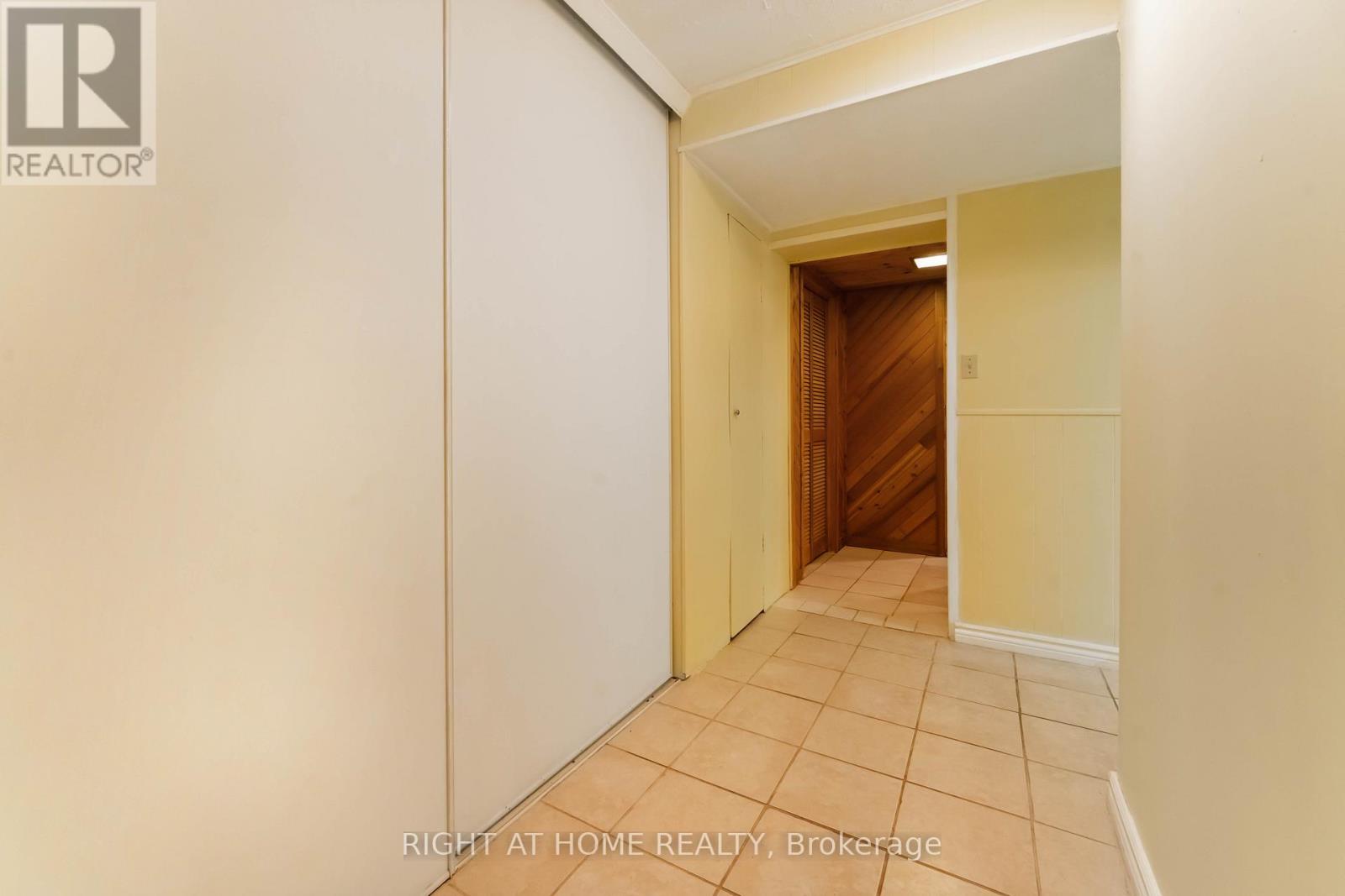 2221 Circle Place, Ottawa, Ontario  K1G 3E2 - Photo 29 - X12418193