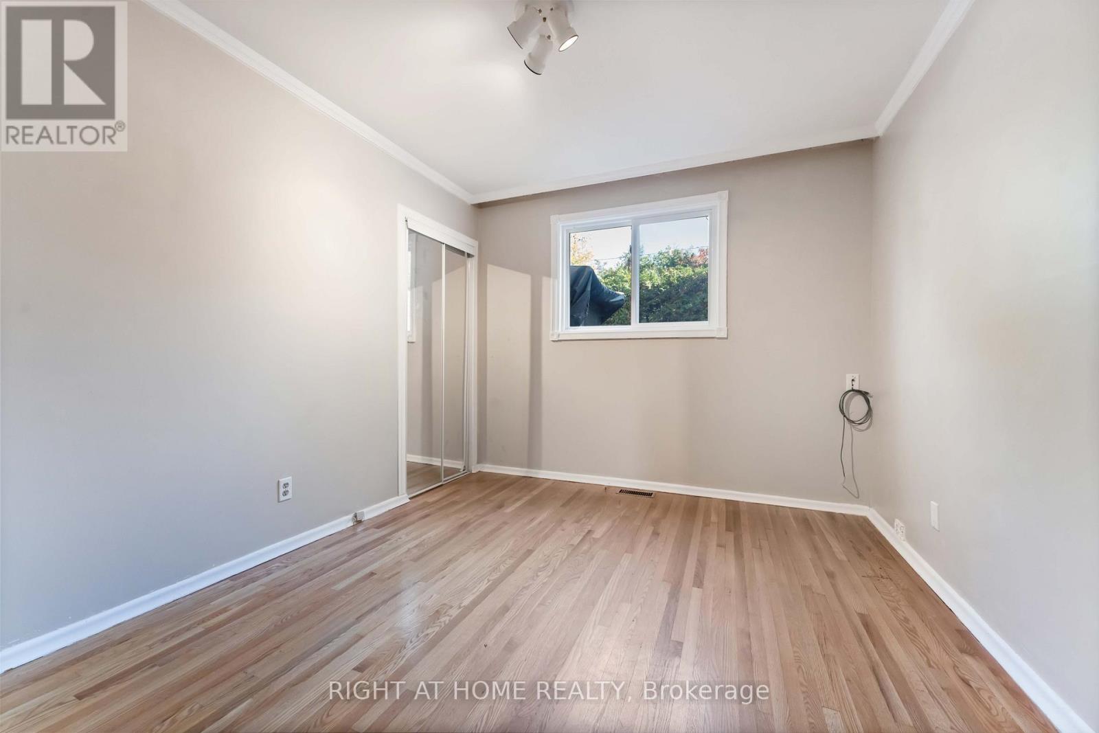 2221 Circle Place, Ottawa, Ontario  K1G 3E2 - Photo 31 - X12418193