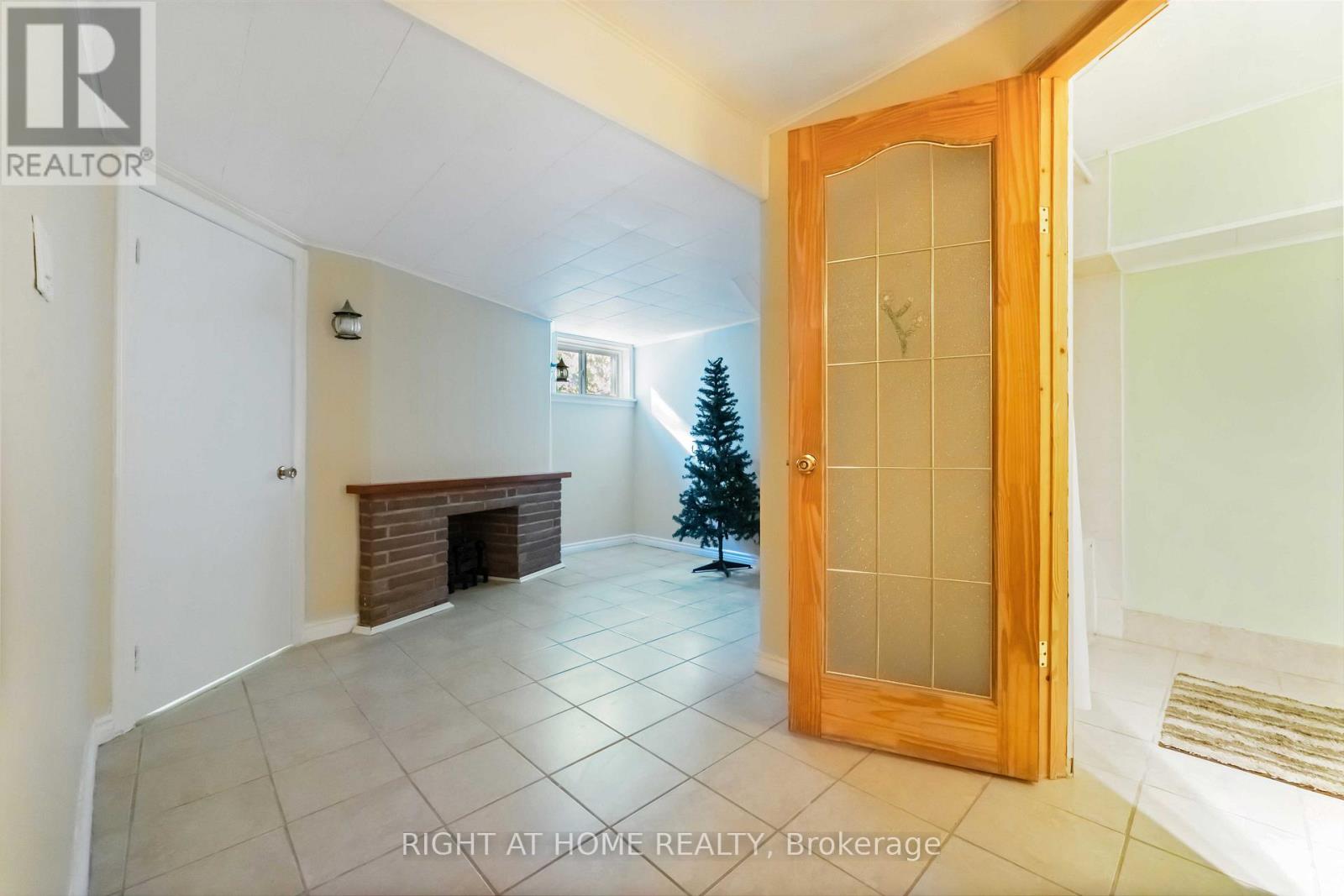 2221 Circle Place, Ottawa, Ontario  K1G 3E2 - Photo 27 - X12418193