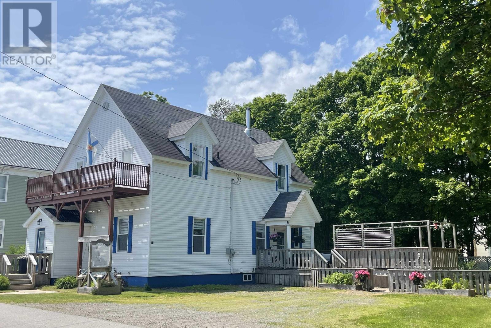 33 Pleasant Street, Parrsboro, Nova Scotia