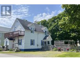 33 Pleasant Street, Parrsboro, Nova Scotia