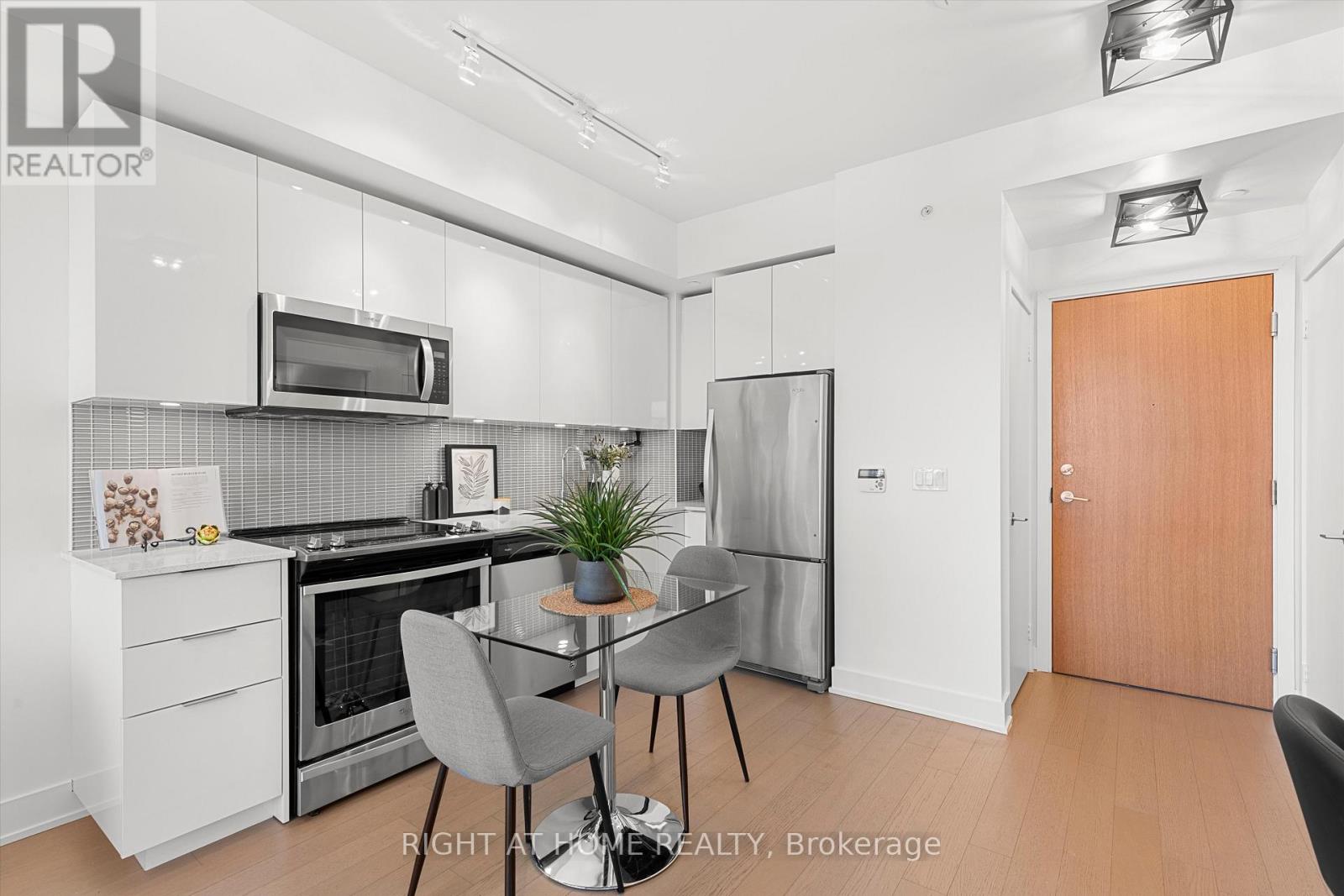 4415 - 30 Shore Breeze Drive, Toronto, Ontario M8V 0J1 - Photo 2 - W12603778