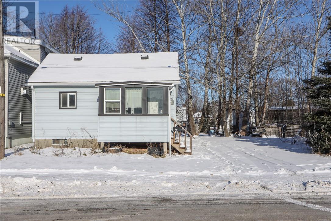 382 Agnes Street, Sudbury, Ontario  P3B 2J3 - Photo 2 - 2125856